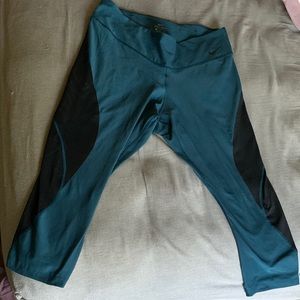Nike dri fit capris